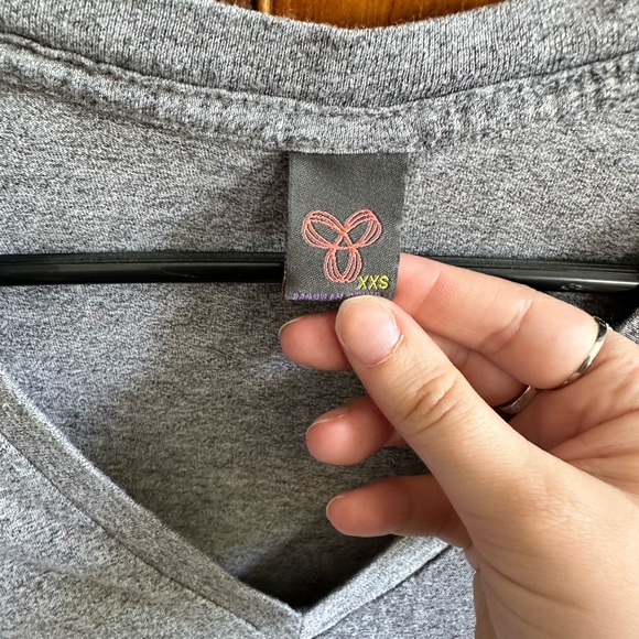 Grey TNA vneck tshirt size XXS - Picture 2 of 3